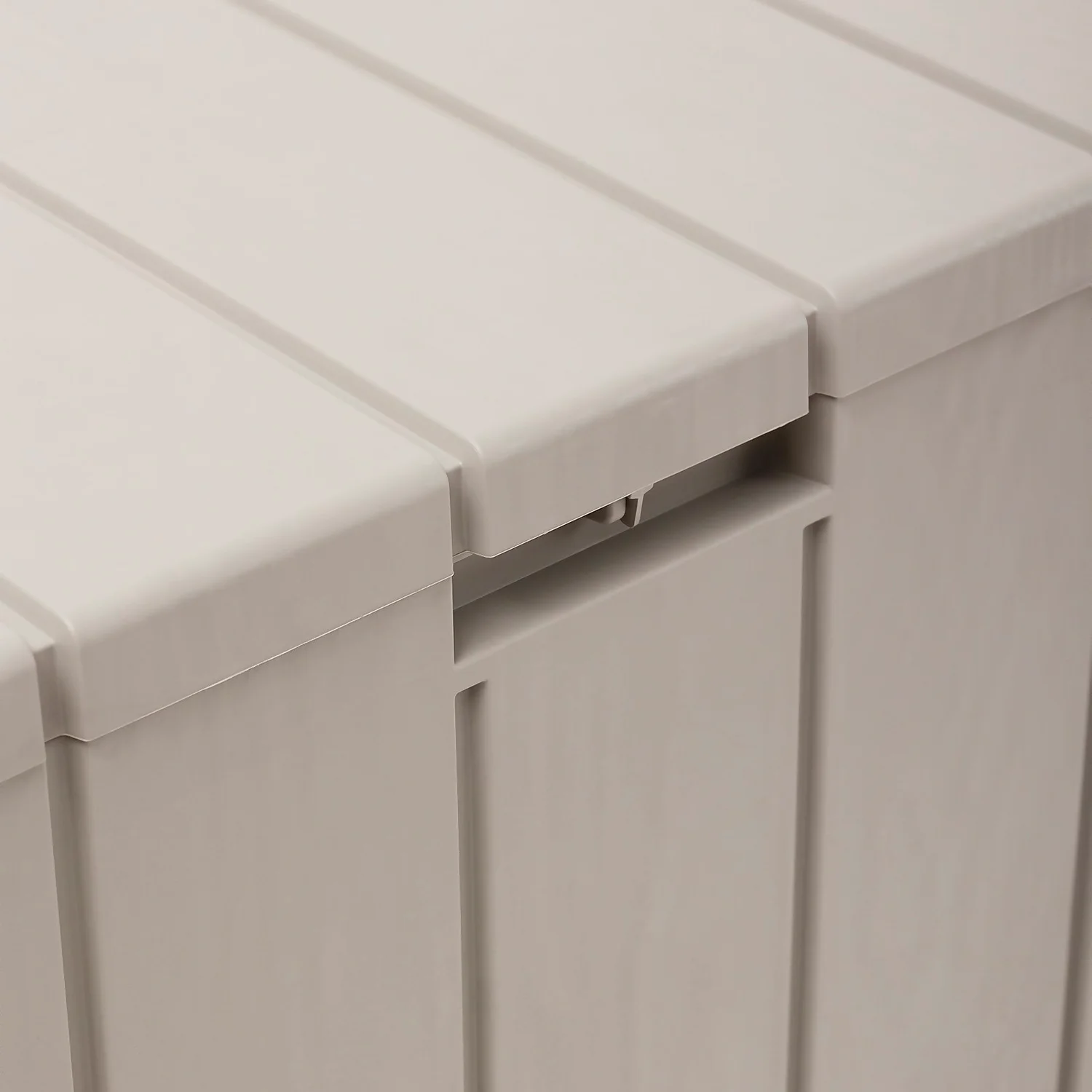 Toomax Bravo Garden Storage Box 270L - Warm Grey 6 Toomax Bravo Garden Storage Box 270L - Warm Grey - Image 4